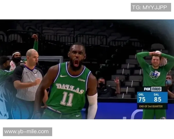 小哈达威神勇表现半场轰下17分其中次节独得12分三分球频频命中 小哈达威神勇表现半场轰下17分其中次节独得12分三分球频频命中