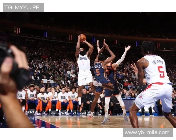 快船半场微弱领先火箭祖巴茨表现出色杜兰特状态低迷仅得7分